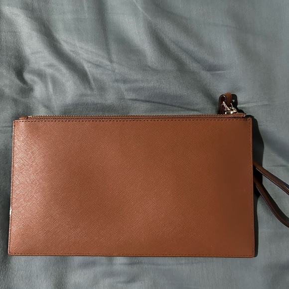 Micheal Kors wristlet - Picture 2 of 7